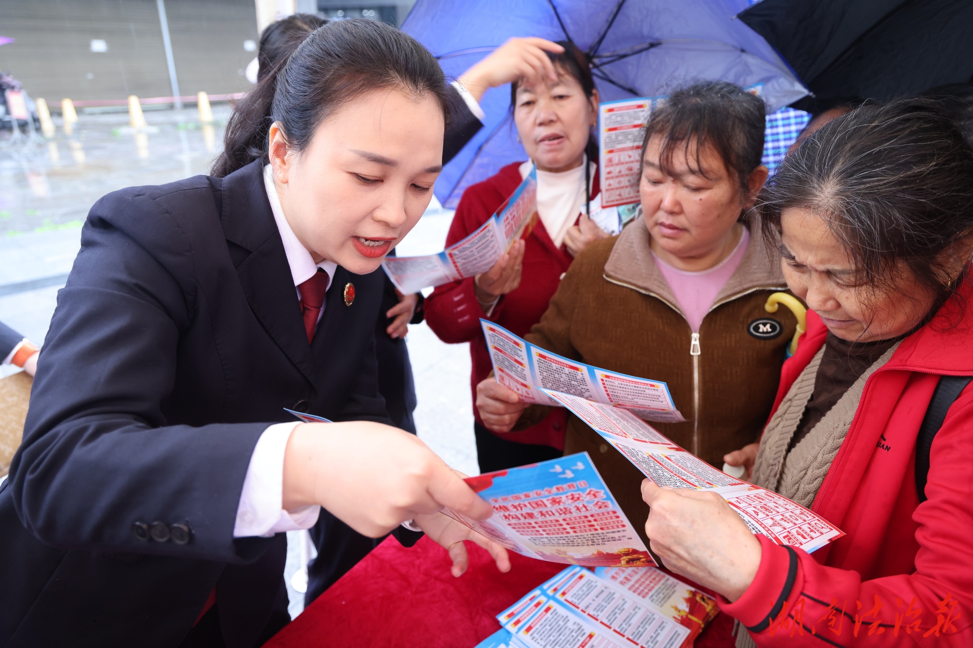 瀘溪縣檢察院開展全民國(guó)家安全教育日集中宣傳活動(dòng)