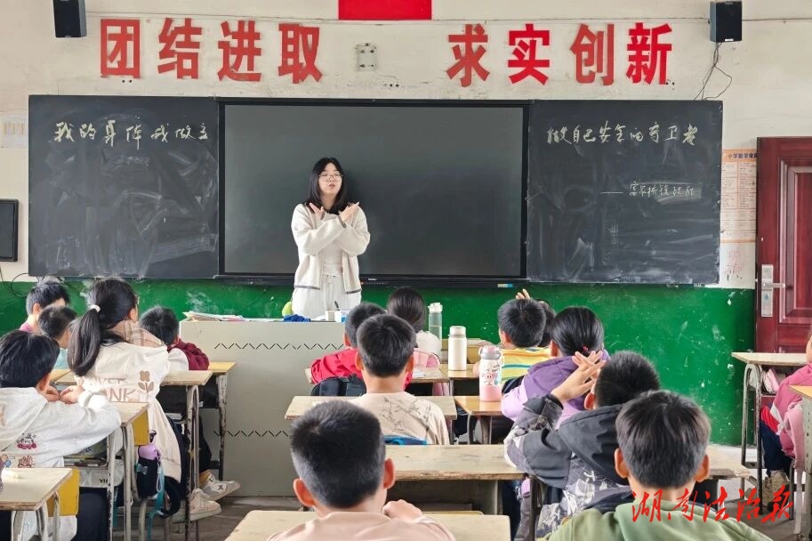 零陵富家桥镇：“利剑护蕾”进校园 筑牢安全成长防线
