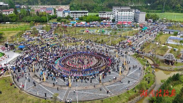全国春季“村晚”亮相牙屯堡 通道春季“侗听”音乐会唱响侗乡
