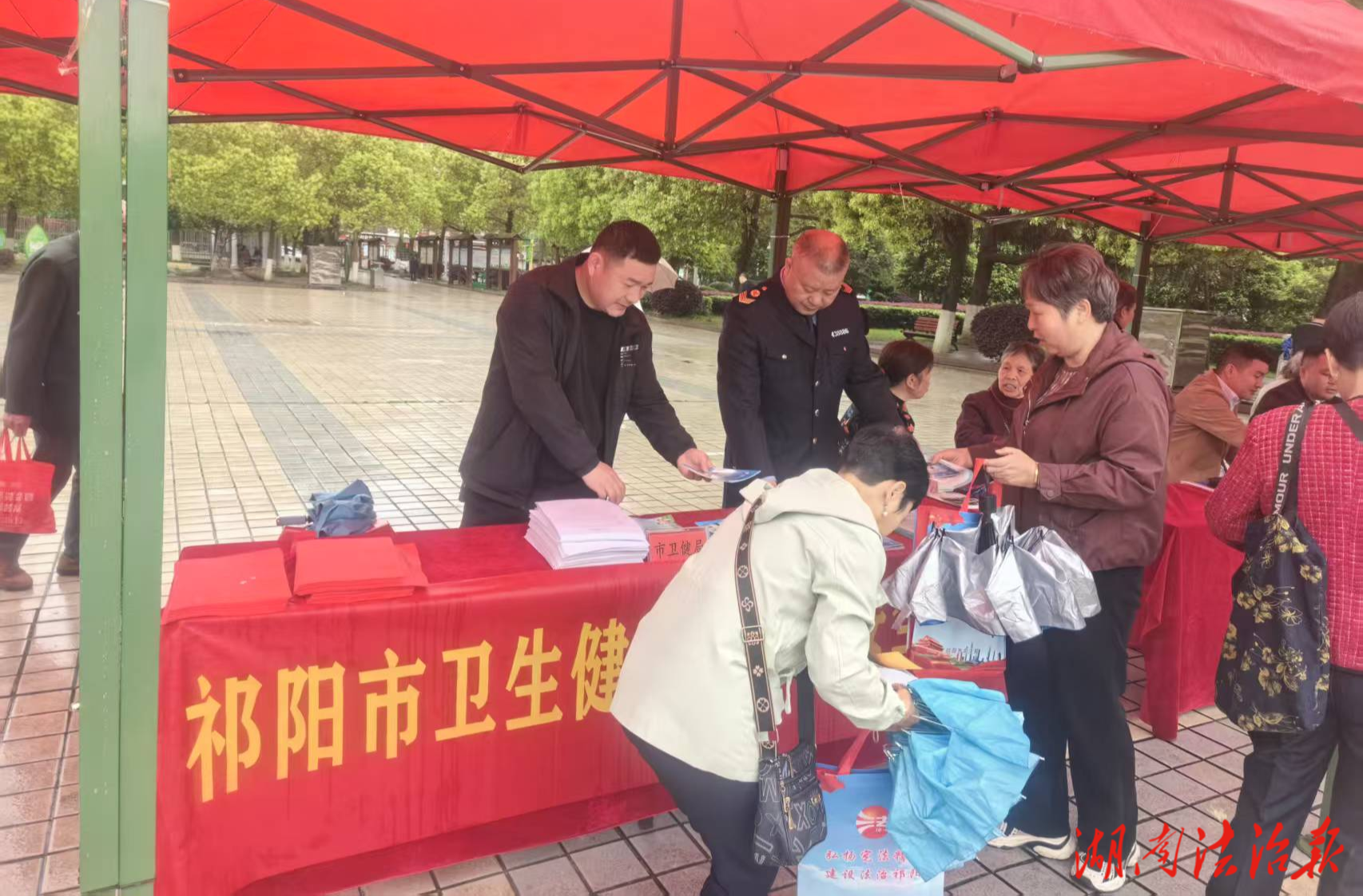 守护“点滴”安全 共筑健康防线——祁阳市卫生健康局开展全民国家安全教育日主题宣传活动