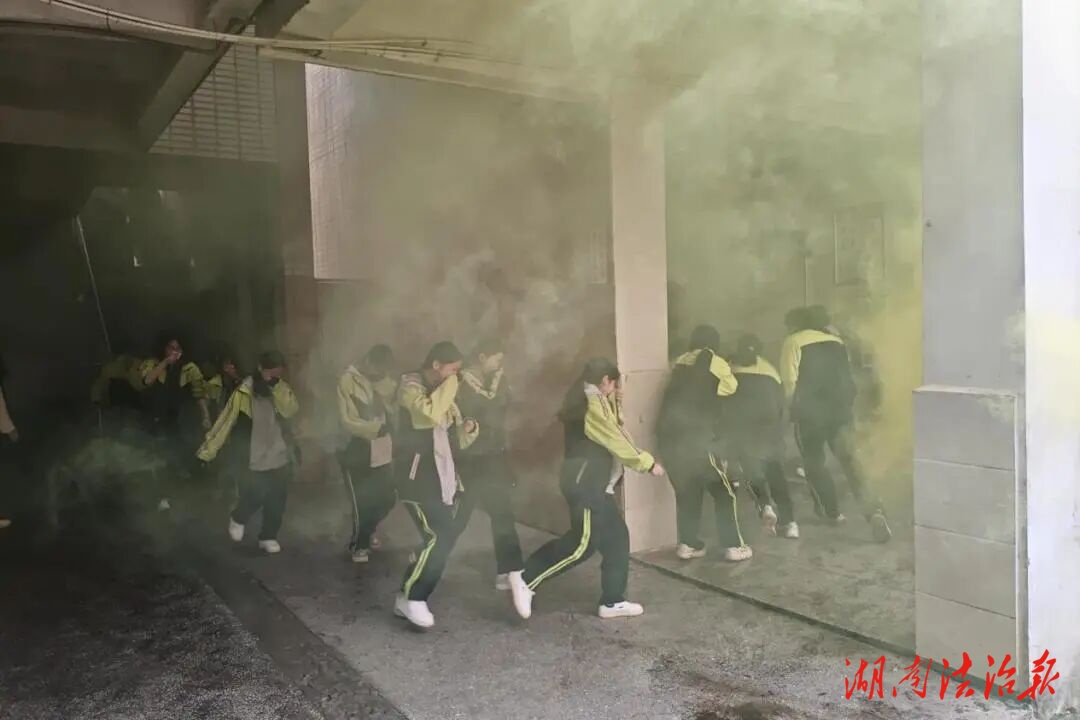 以演筑防 以练备战——江华职业中专学校开展消防安全演练