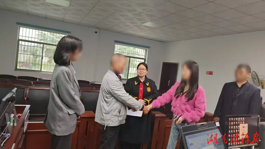 一場(chǎng)病魔讓他倒下，一紙?jiān)V狀讓兄弟反目，一次調(diào)解讓手足情重續(xù)。