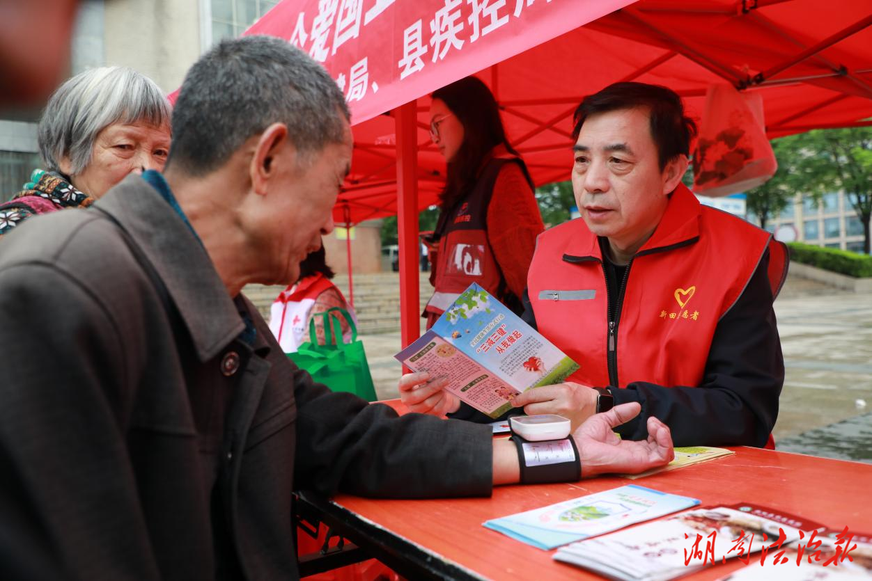 新田：政协委员宣传爱卫新风尚