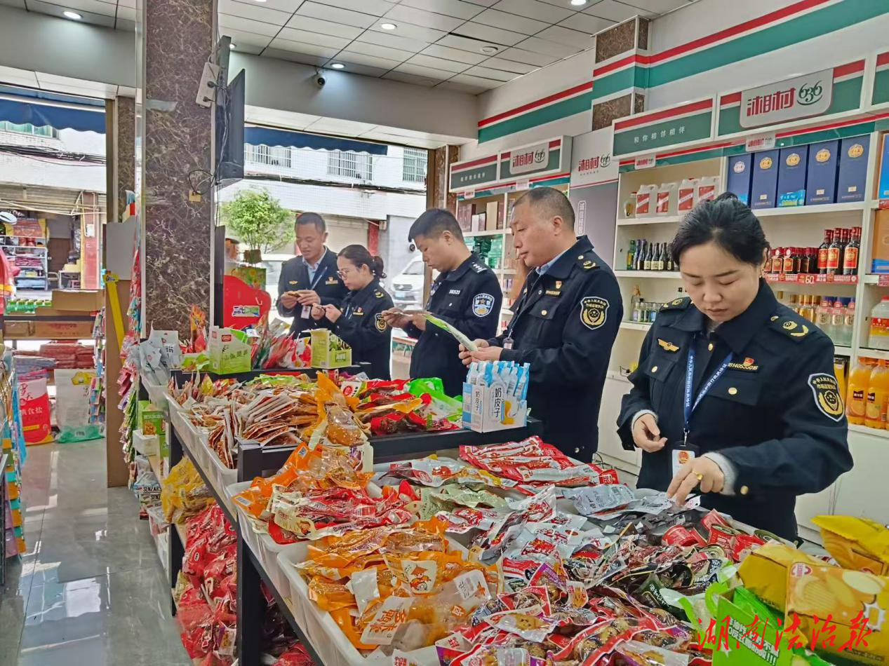 【强治理 护民安】舌尖安全不松懈 ！花垣公安开展食品安全专项检查行动