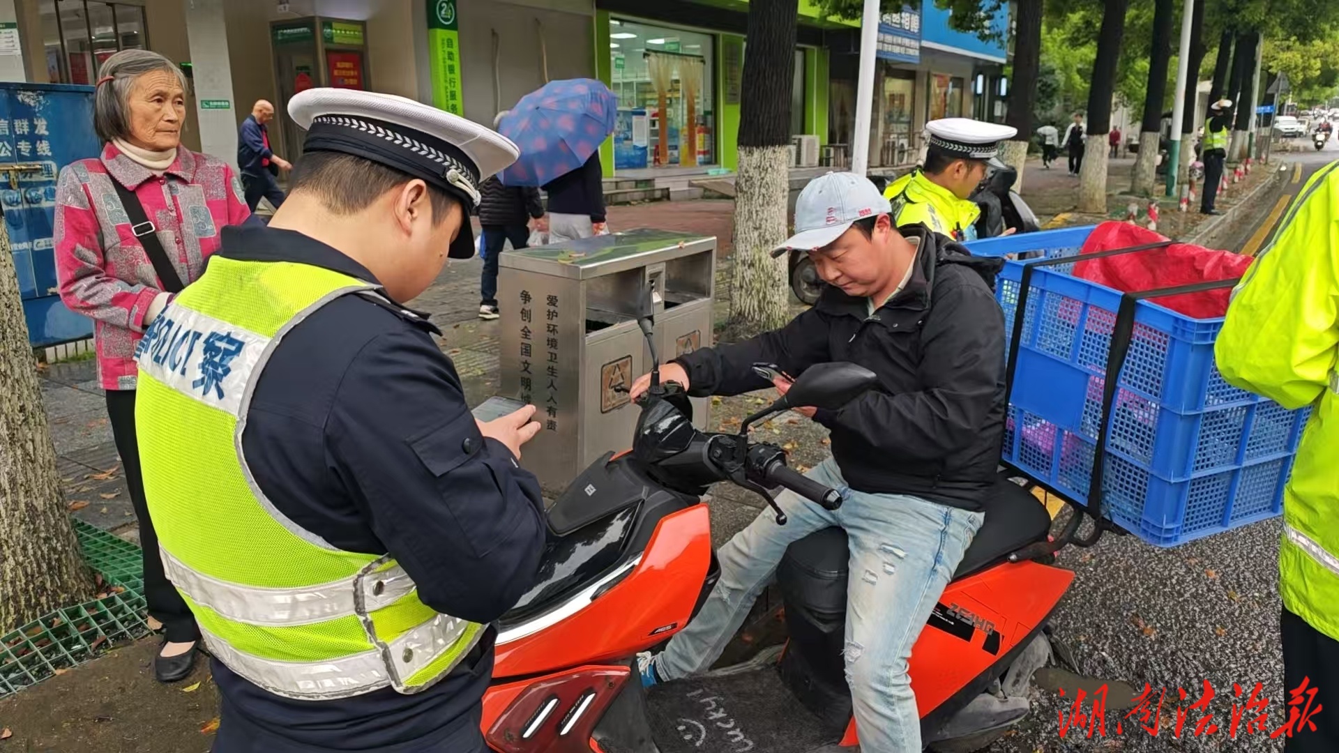 大祥交警嚴查電動車違法 守護出行平安路