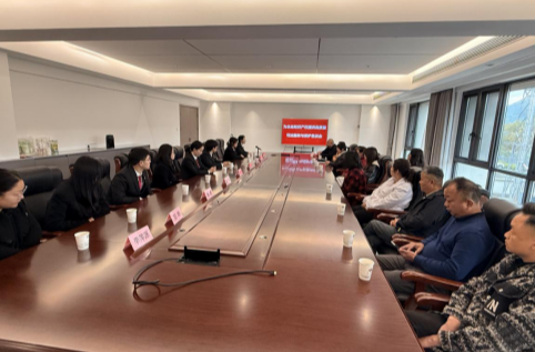 零距离普法促发展——张家界中院深入开展知识产权送法进企业活动