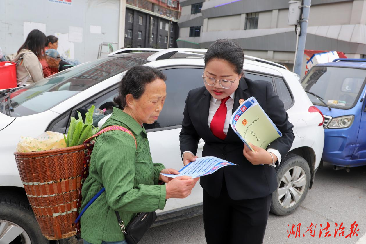 春梅普法｜古丈法院：集市“摆摊”讲版权，茶街“串门”护品牌