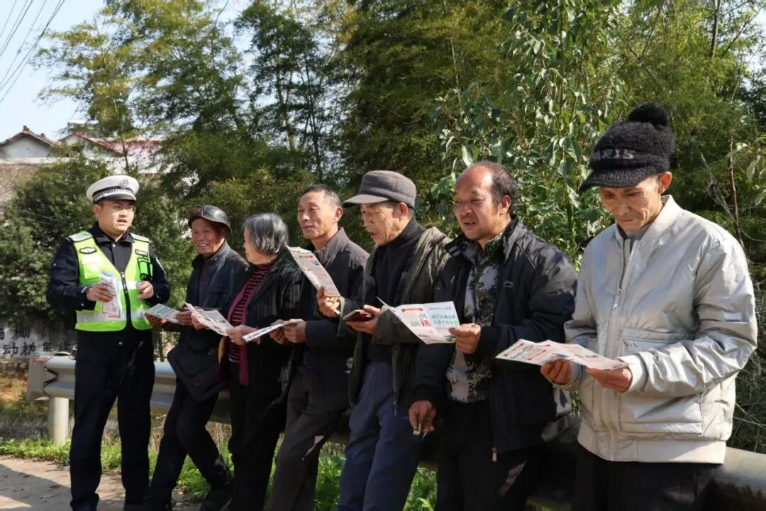 隆回公安交管春季交通安全“家访”走村入户