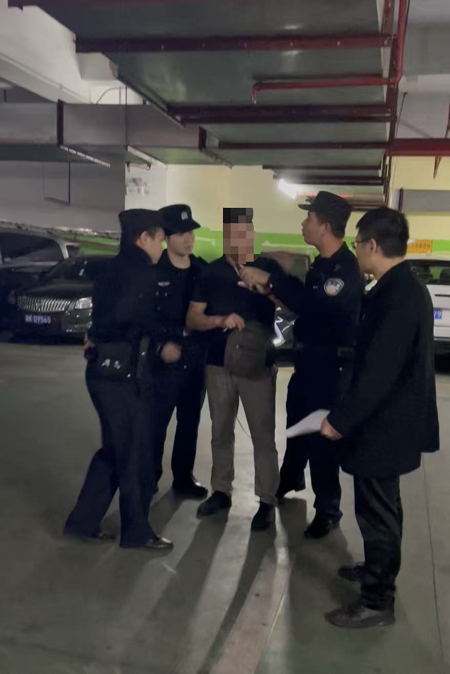 交叉执行显成效 跨省拘传促履行   ——隆回法院执行局赴深交叉执行获锦旗