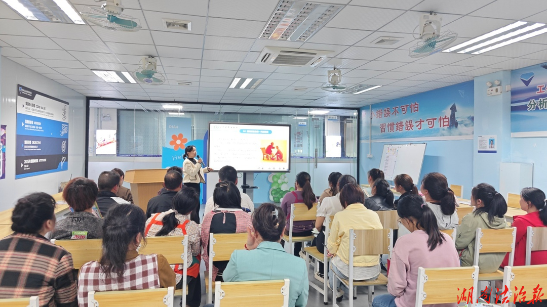 寧遠(yuǎn)縣醫(yī)共體中醫(yī)醫(yī)院院區(qū)“銀發(fā)守護(hù)課”走進(jìn)企業(yè)