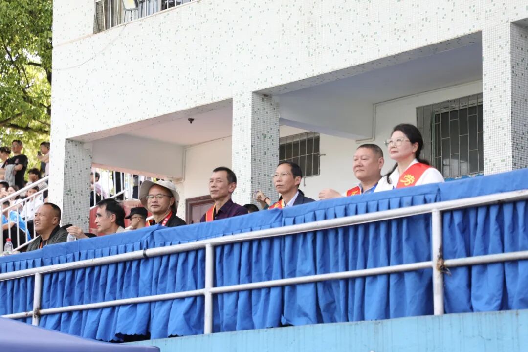 零陵區(qū)總工會(huì)組織勞模觀賽慶“五一”