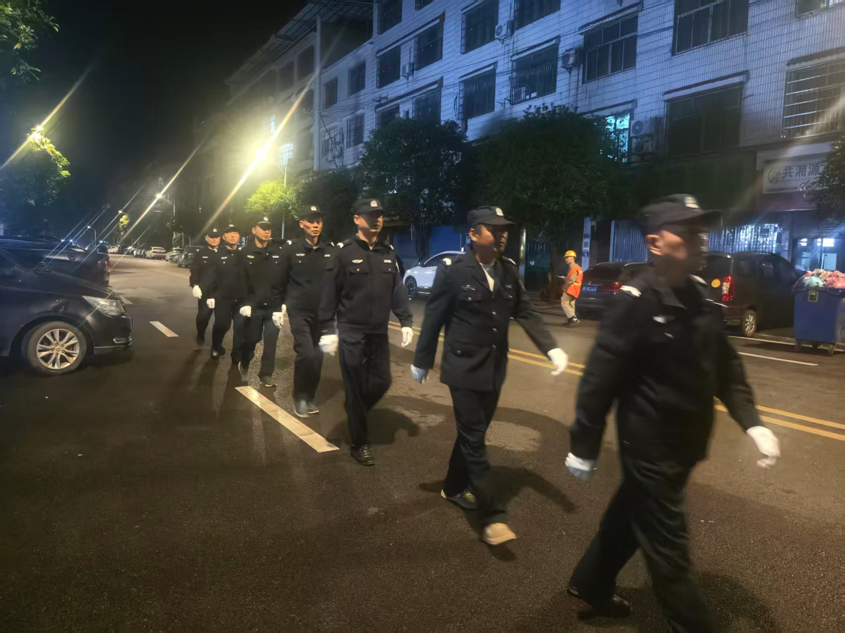 涟源六亩塘街道五一巡逻不打烊 坚守一线护平安