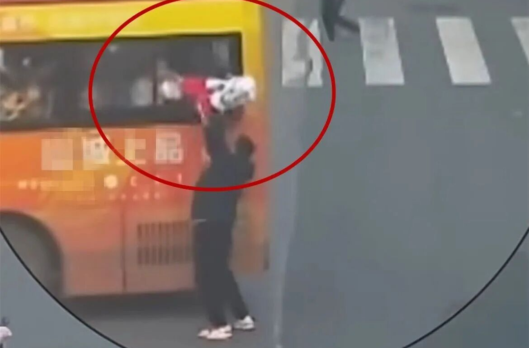 这一托，救了一个孩子一个家！