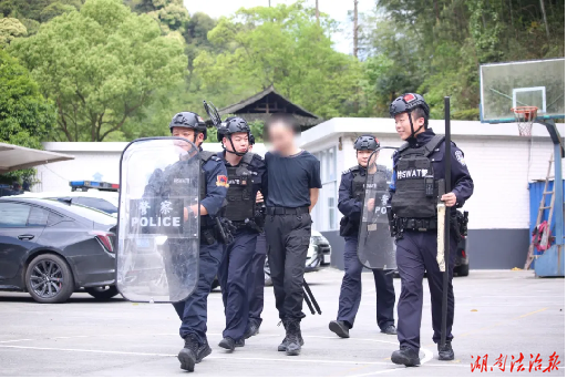 红蓝对抗，硬核开练！直击通道公安实战练兵场！