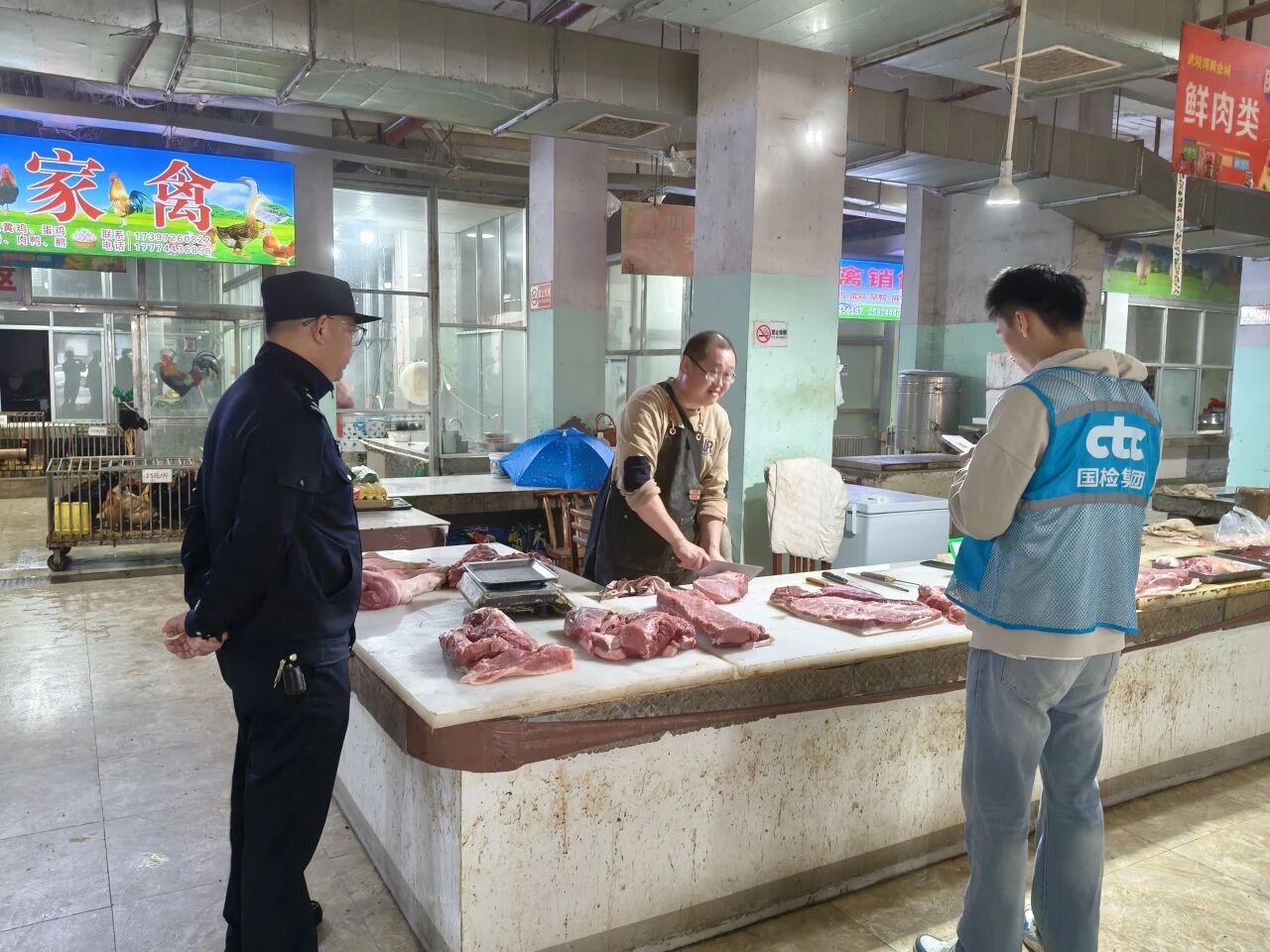 筑牢食品安全防线 严控烟花爆竹隐患 守护群众“双重安全”