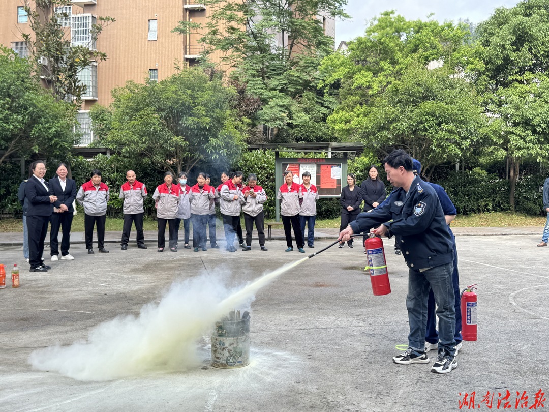 绥宁大队深入辖区物业小区开展消防安全培训暨灭火疏散演练
