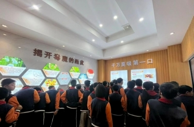 千万莫吸第一口 小学生接受禁毒教育