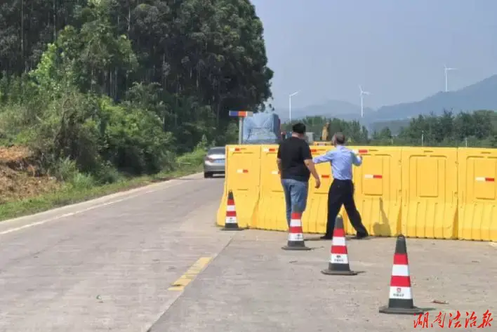 全域排查整治安全隱患 江永交警全力護航五一道路交通安全