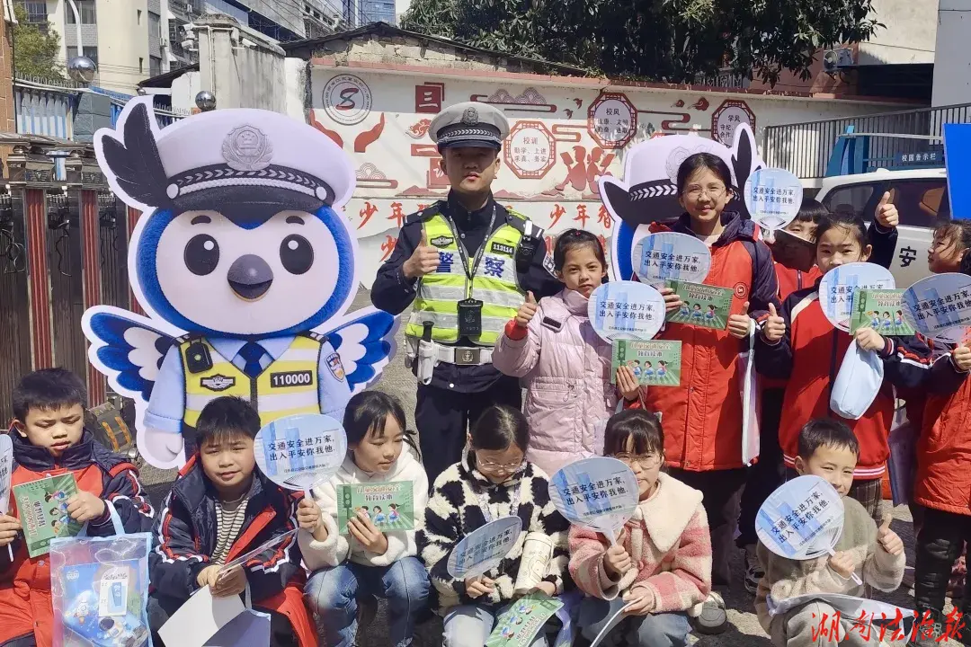 江永交警：開展春季開學(xué)交通安全“開學(xué)第一課”宣傳活動(dòng)