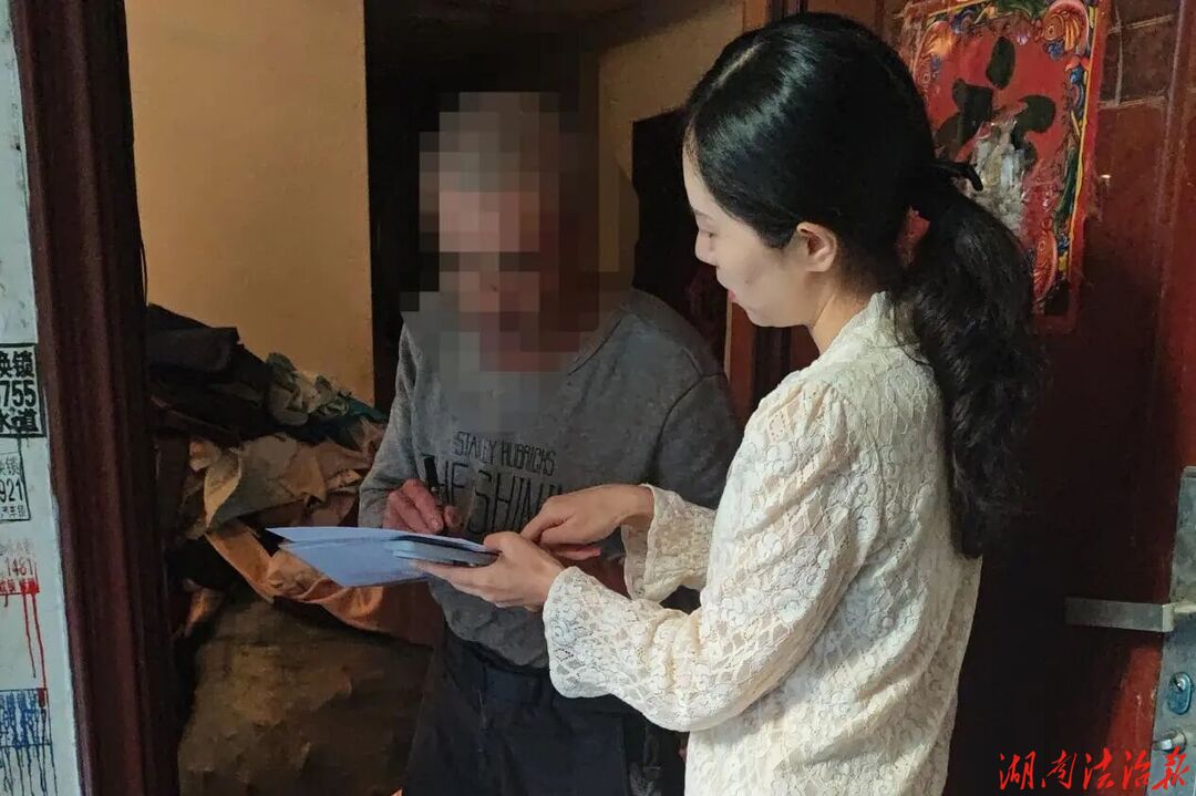 法官多次上門釋法 七旬老人快速獲賠