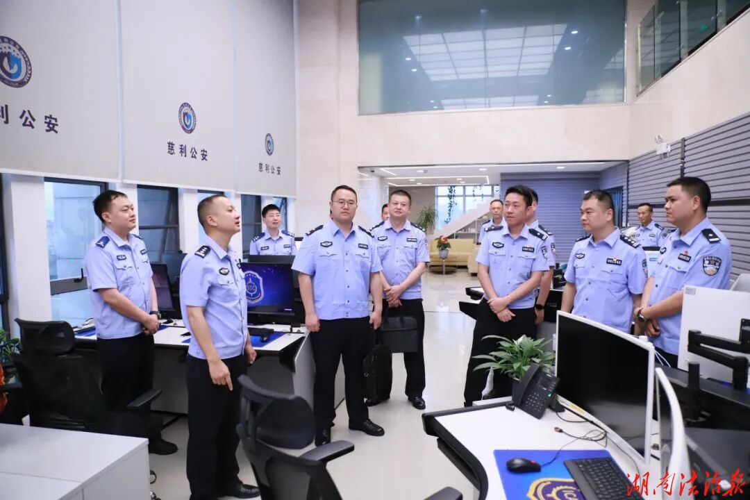 武陵源公安分局来慈利开展警务交流