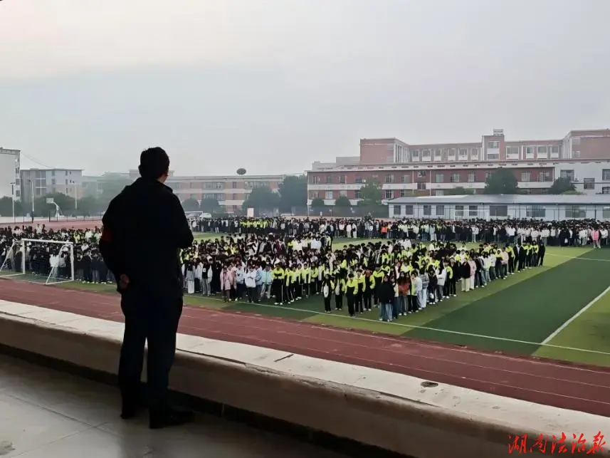 強化宿舍應(yīng)急能力 筑牢校園安全防線——江華職業(yè)中專學(xué)校開展宿舍消防安全應(yīng)急演練
