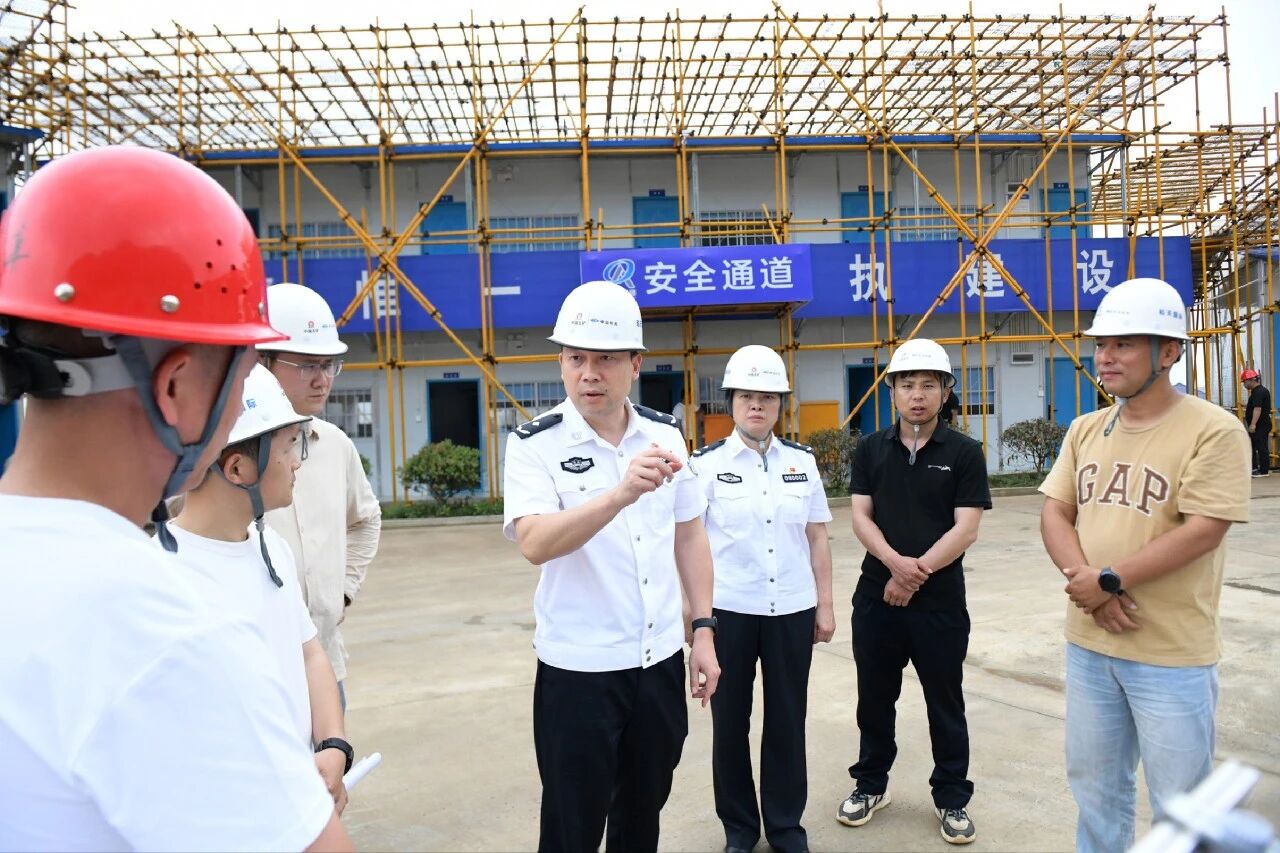 谭铁军督导警训基地项目建设安全生产工作