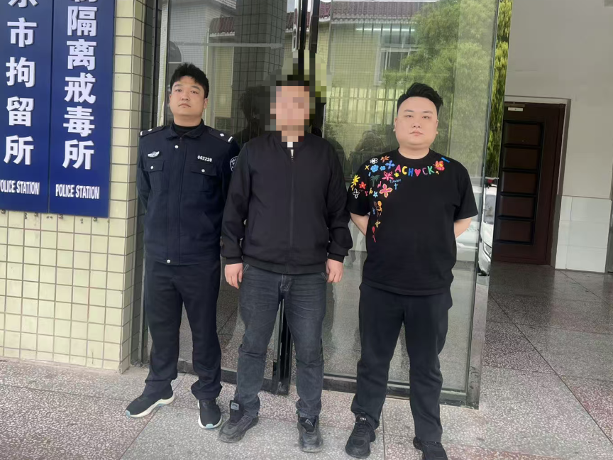 邵东公安：拉车门盗窃终被擒！