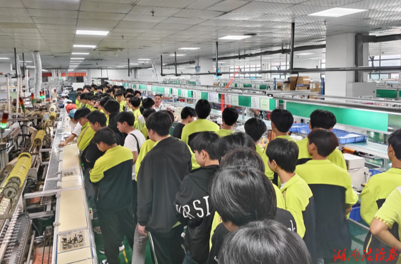 青春派・“职”面未来！江华职中学子走进电子企业解锁成长新副本