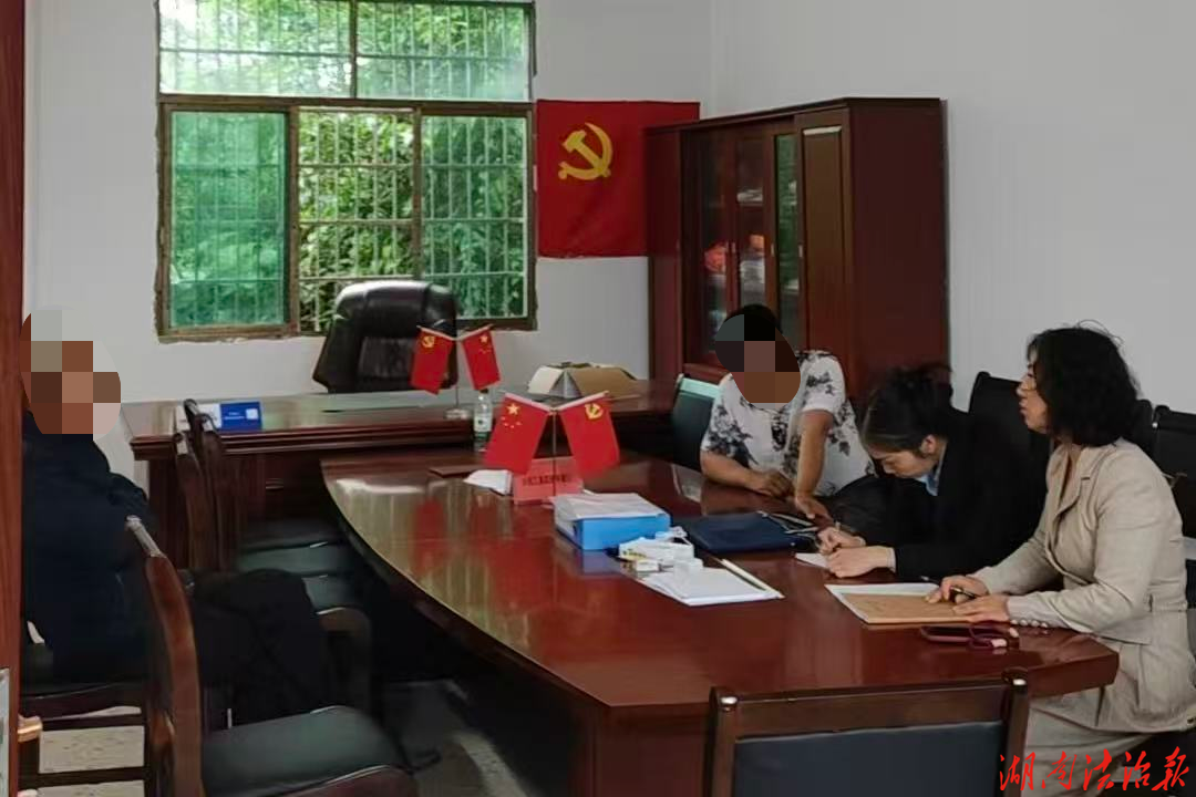 七旬邻里围墙占地引冲突，热心法官庭前调解消隔阂