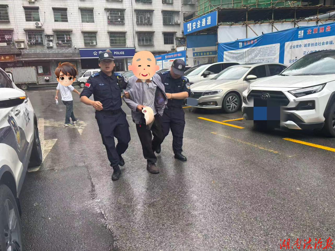 【强治理 护民安】老人驾车侧翻 花垣公安及时救助送医治疗