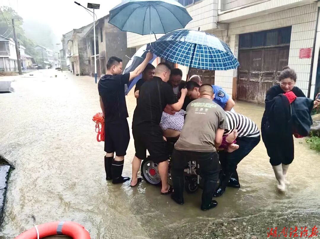 暴雨來襲“警”急守護 常德公安筑起平安防線