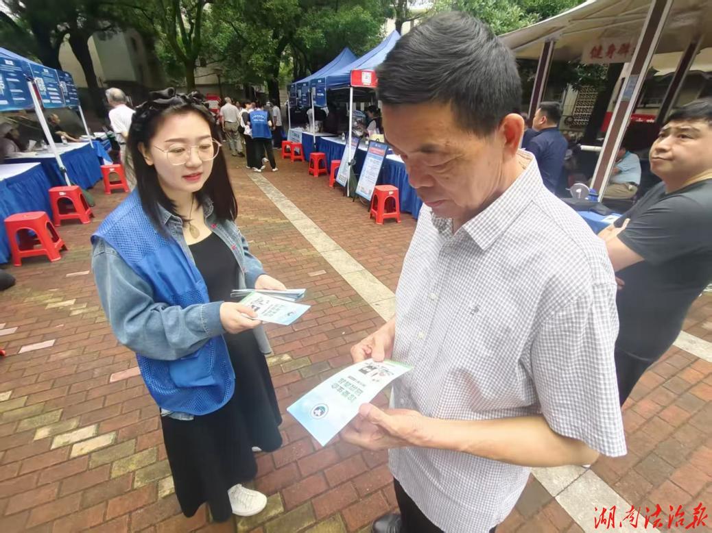 全民禁毒、人人有責(zé)  株洲市石峰區(qū)田心街道東門(mén)社區(qū)開(kāi)展禁毒宣傳進(jìn)社區(qū)活動(dòng)