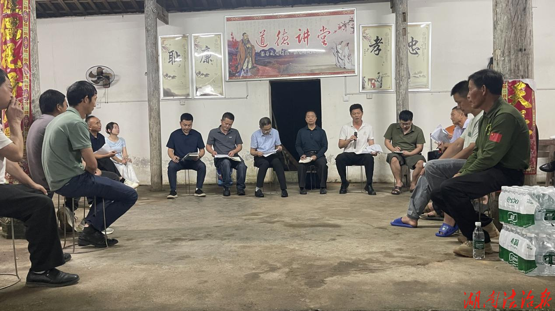 屋場(chǎng)夜話聽民聲 修路惠民促振興 ——回龍圩管理區(qū)社會(huì)工作部進(jìn)村舉辦屋場(chǎng)夜話