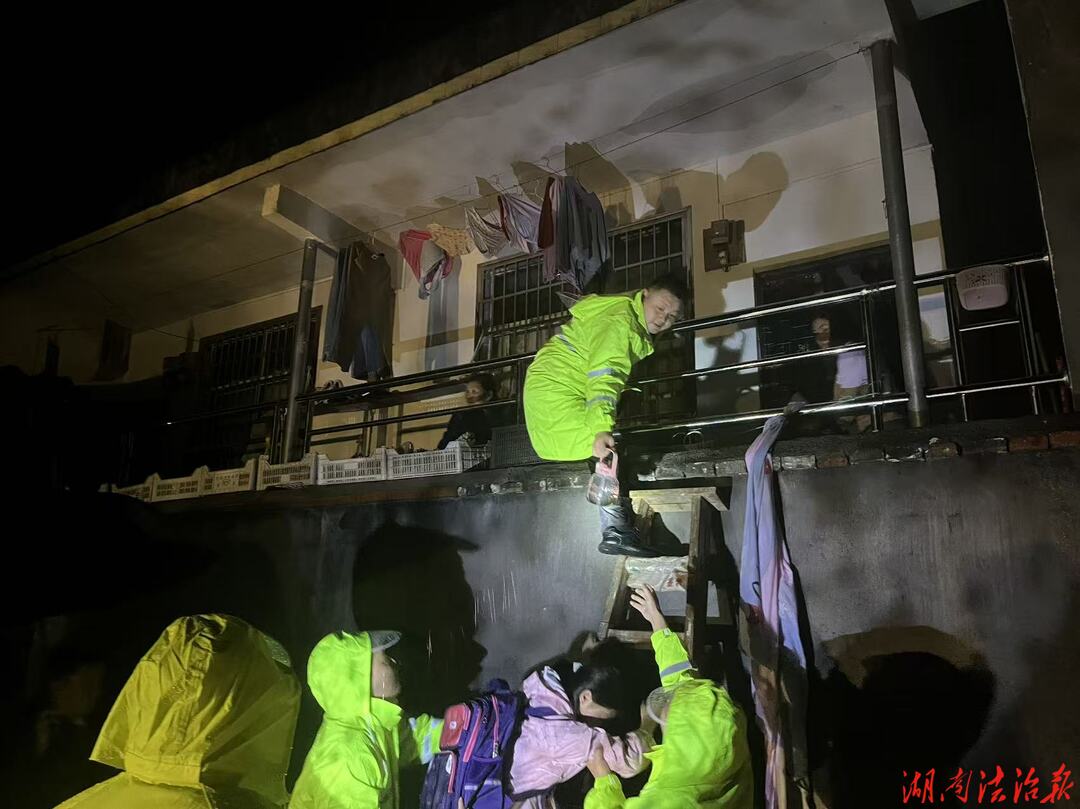 常德：迎戰(zhàn)極端強(qiáng)降雨，守護(hù)群眾生命線