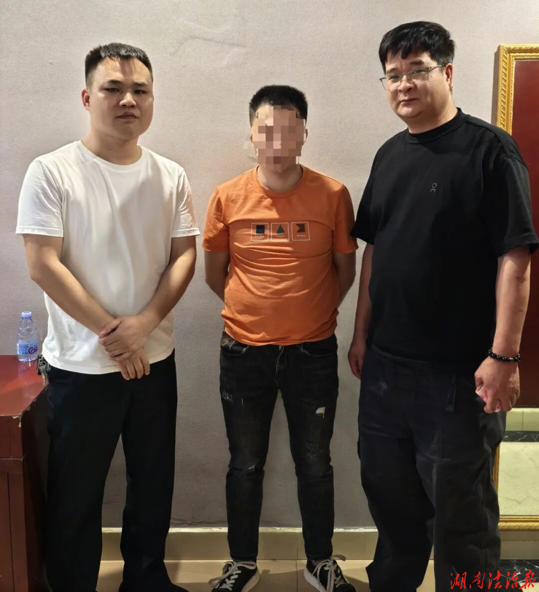 拉车门“碰运气”盗窃财物 邵东公安快速破案严惩不贷