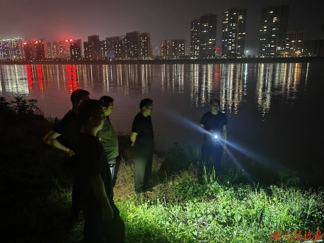 逆雨而行！石门法院干警暴雨前紧急转移受灾群众