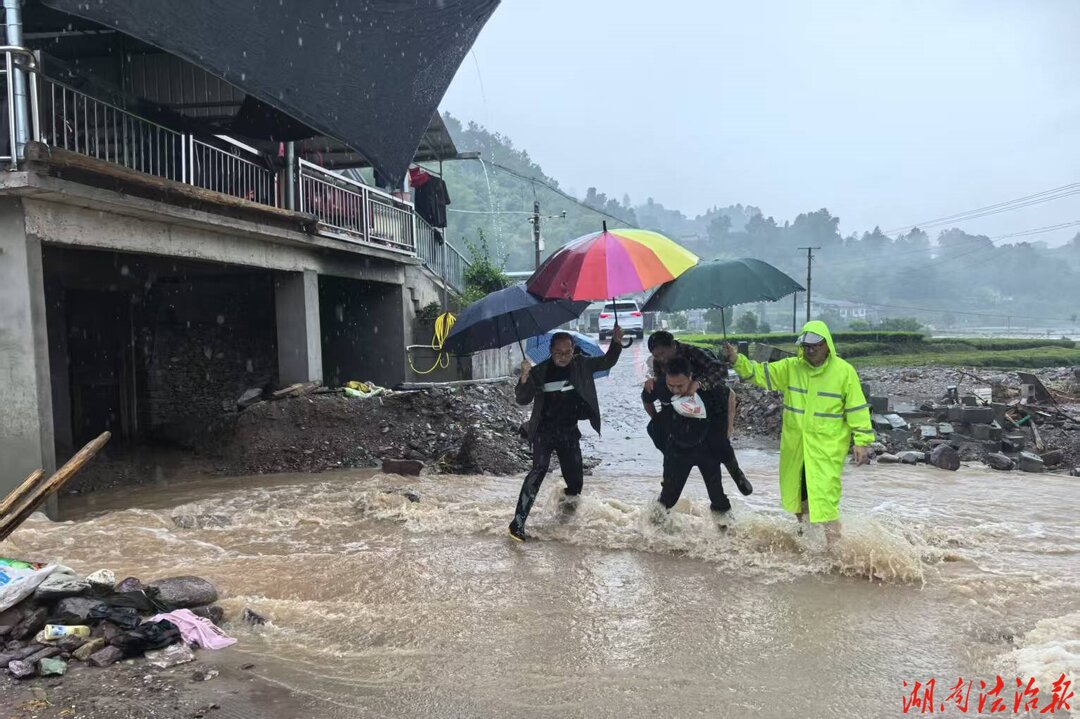 石门检察全力应对新一轮强降雨：7名驻点干警安全转移群众91人