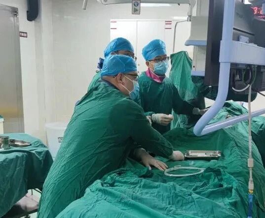七旬老人下肢血栓 多学科微创手术成功化解致命风险