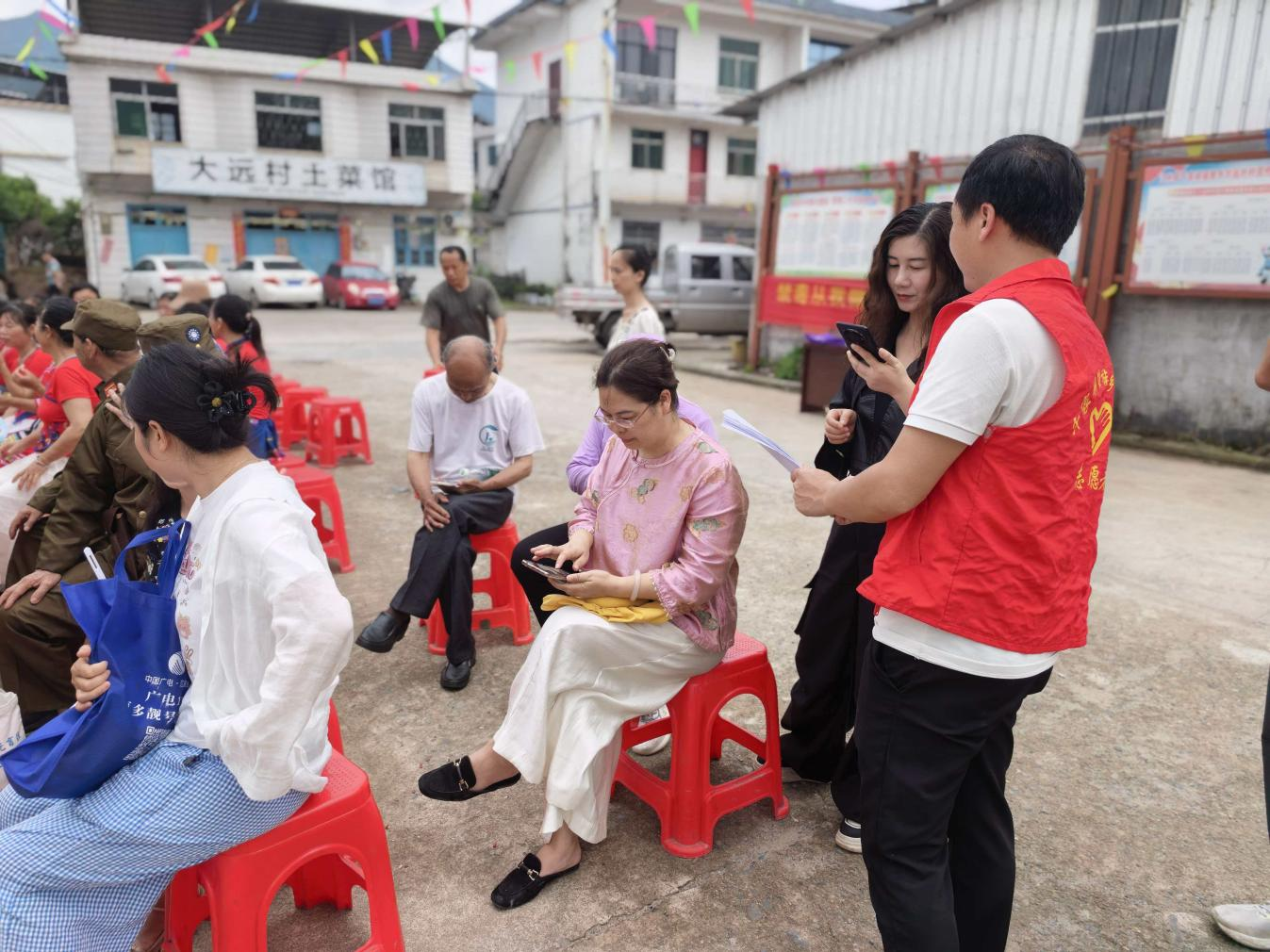 江永县千家峒瑶族乡：斗牛节上普法忙 国安宣传入人心