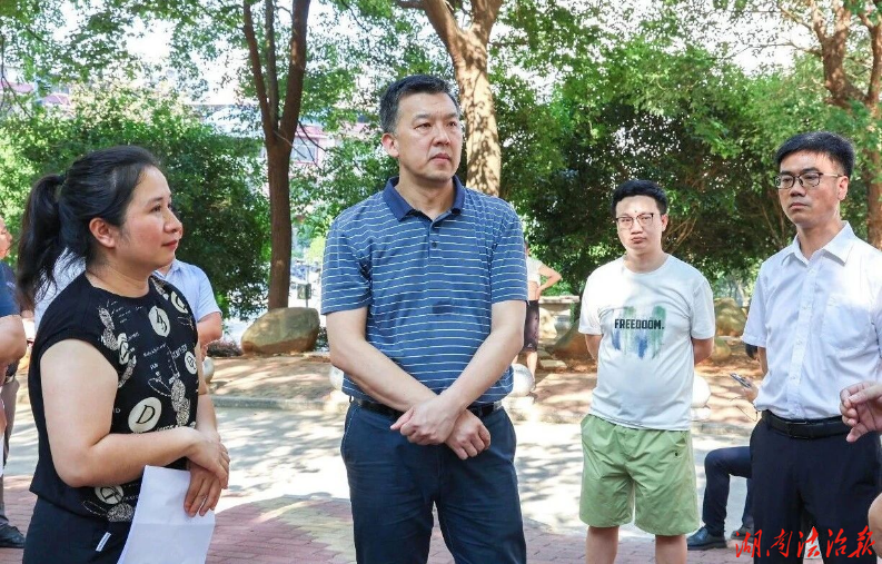 堅持黨建引領(lǐng) 聚焦群眾關(guān)切 全面提升住宅小區(qū)治理水平——江永縣委書記李群輝調(diào)研物業(yè)服務(wù)工作