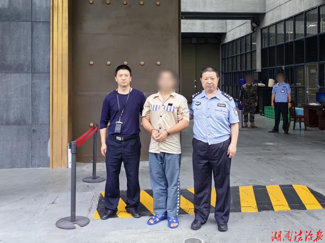 通道公安跨省押回服刑中詐騙犯
