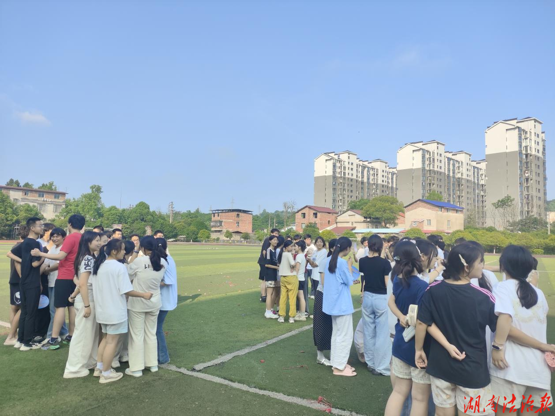 永州市工商職業(yè)中等專業(yè)學校開展高三減壓團輔活動