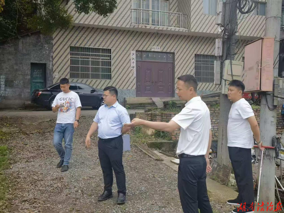 麻陽檢察：檢察長胡煒深入巖門鎮(zhèn)督導(dǎo)防汛工作