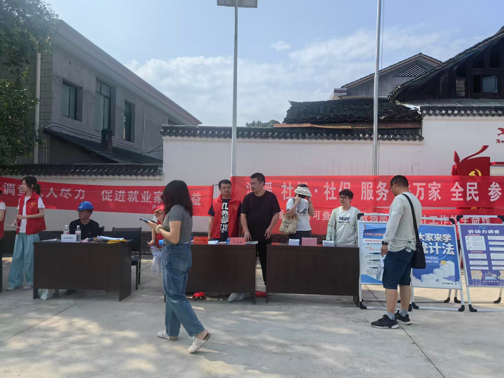 洪江區(qū)開展農(nóng)村法治宣傳月暨民法典宣傳月集中宣傳活動
