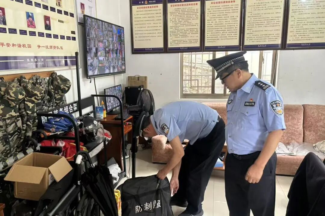 守護平安與你“童”行——武陵源公安分局開展“六一”節(jié)前校園安全大檢查