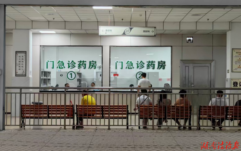 【医疗服务提升年】优化就医流程 便民提质增效 ——宁远县总医院中医医院院区中西药房实现同层取药