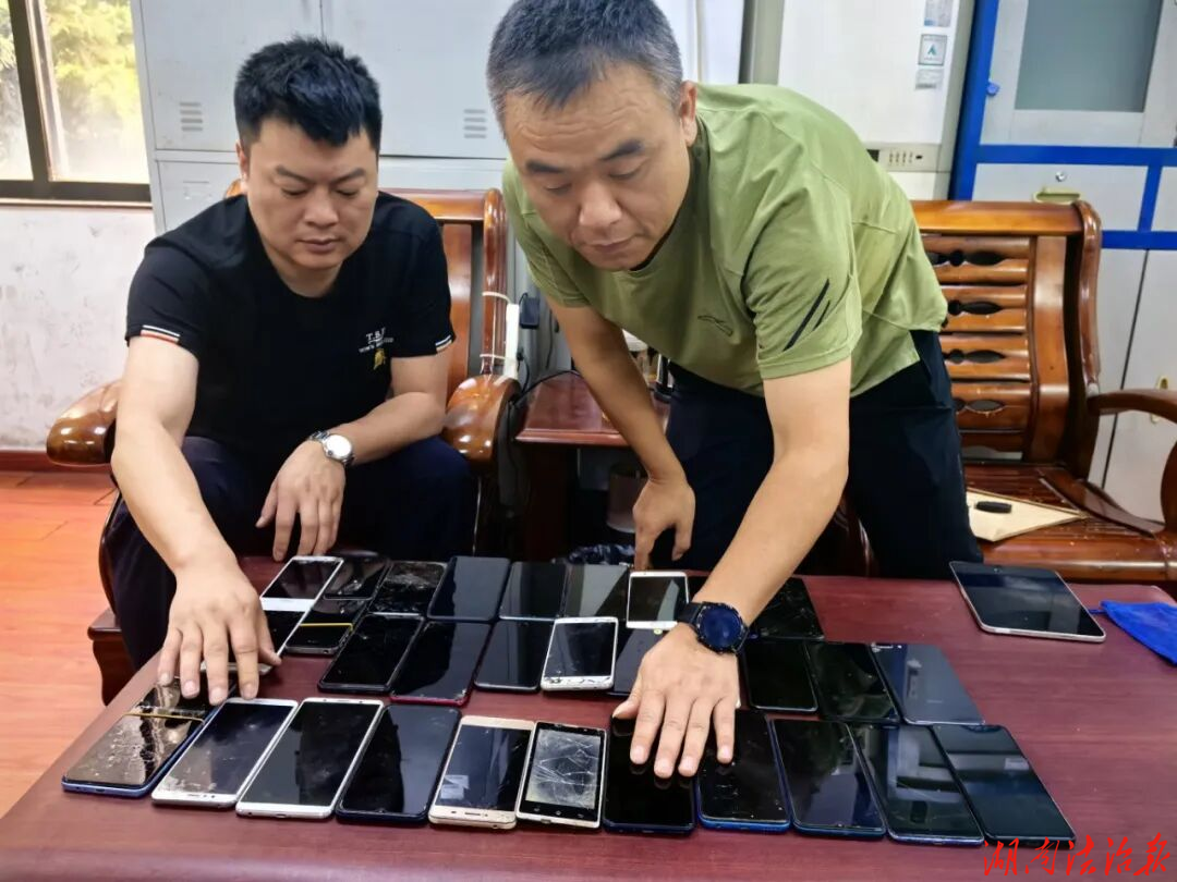 隆回警方8小时速破手机店被盗案，三嫌犯跨省逃窜途中落网