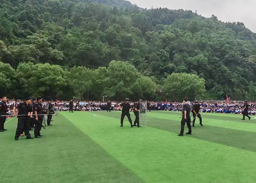 以练备战，以演筑防！武陵源公安全力守护校园安全