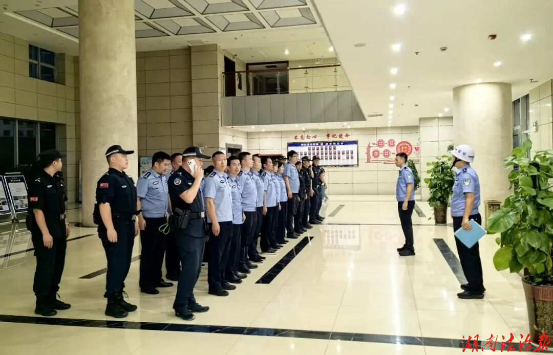 隆回公安开展夏夜清查行动，点亮城市“平安灯”
